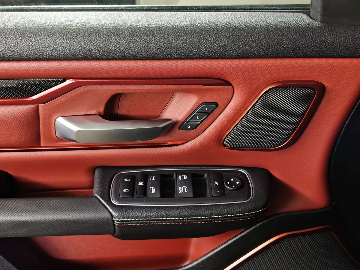 Dodge Ram 5.7 AT 4WD (395 л.с.) Rebel Серый в АВИЛОН. Слайд №21