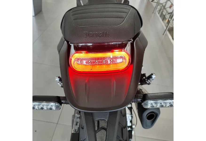 АВИЛОН - Benelli Leoncino 800 754 см³ (76 л.с.) (76) 754 Коричневый - slide 8