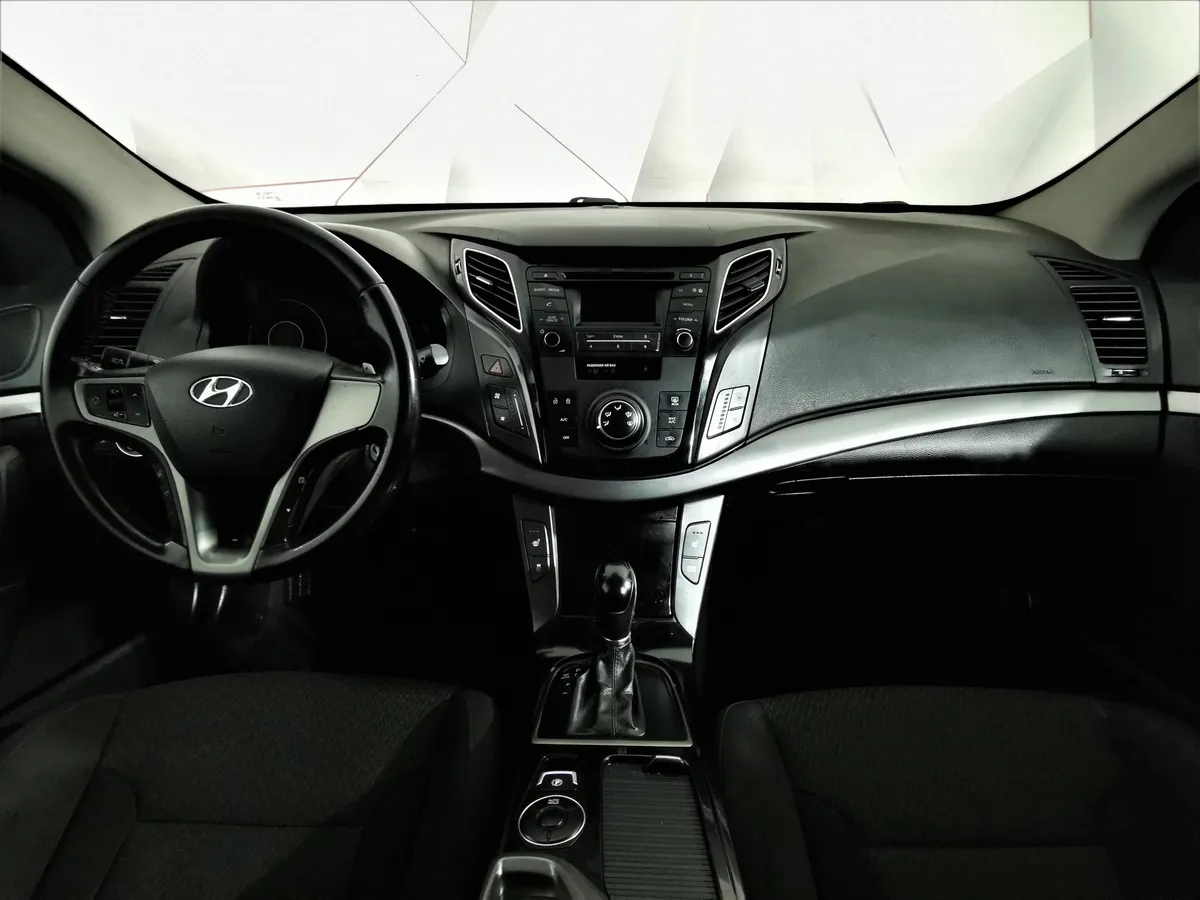 Hyundai i40 2.0 AT (150 л.с.) Comfort Белый в АВИЛОН. Слайд №12