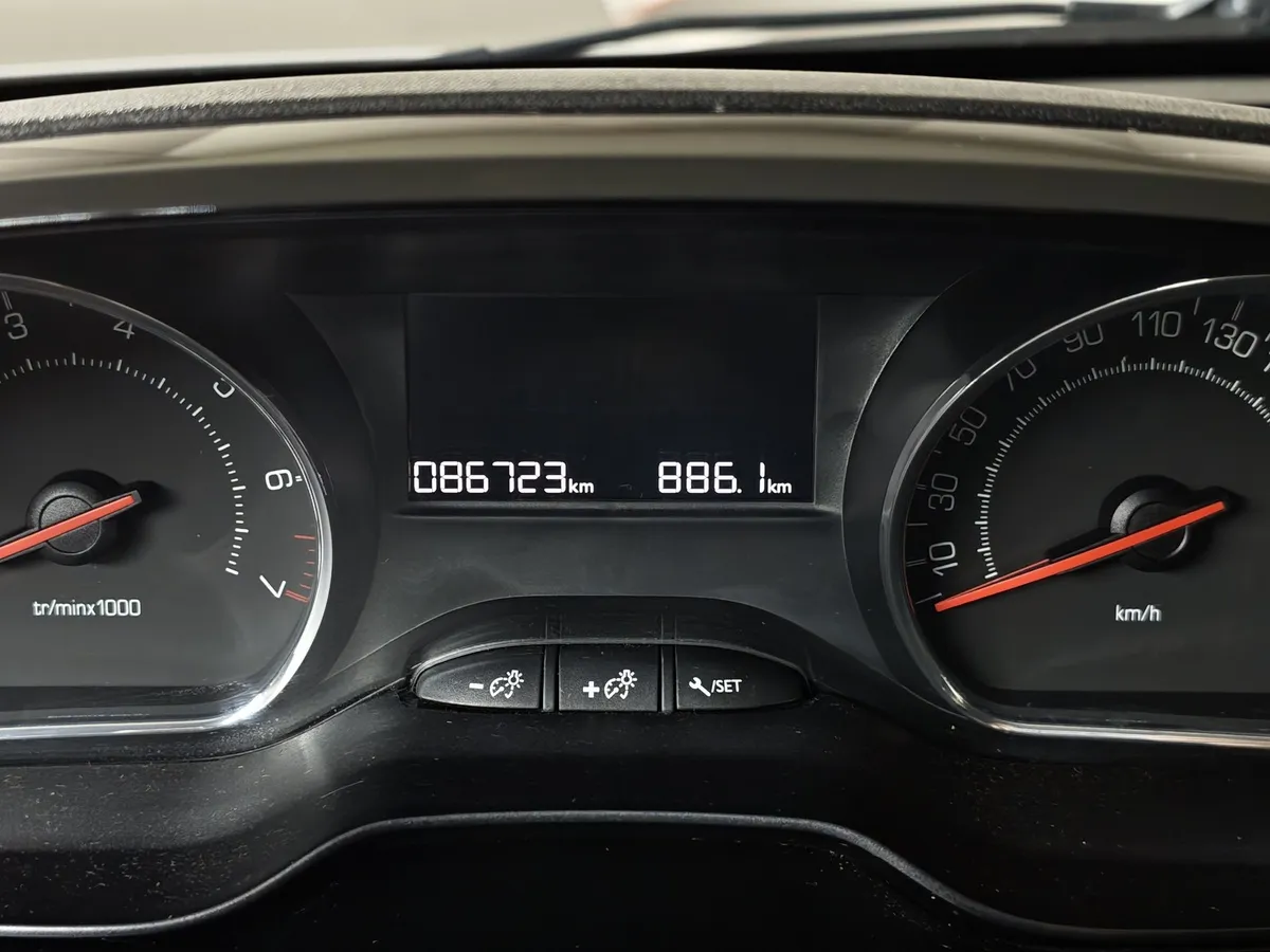 Peugeot 208 1.2 VTi ETG (82 л.с.) Белый в АВИЛОН. Слайд №18