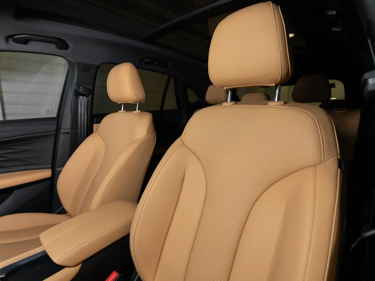 Москвич М70 1.5 DCT FWD (150 л.с.) Драйв Черный в АВИЛОН. Слайд №9