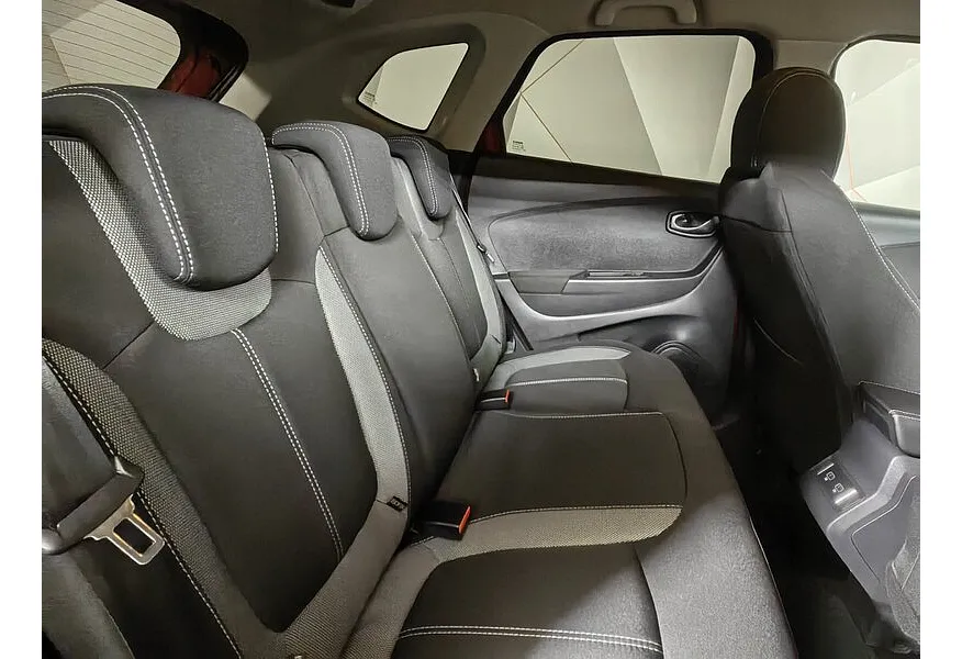 Renault Kaptur 1.6 MT (114 л.с.) Красный в АВИЛОН. Слайд №16