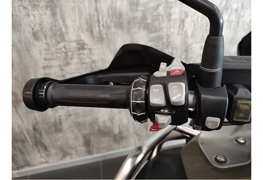 LIVE. Слайд №8