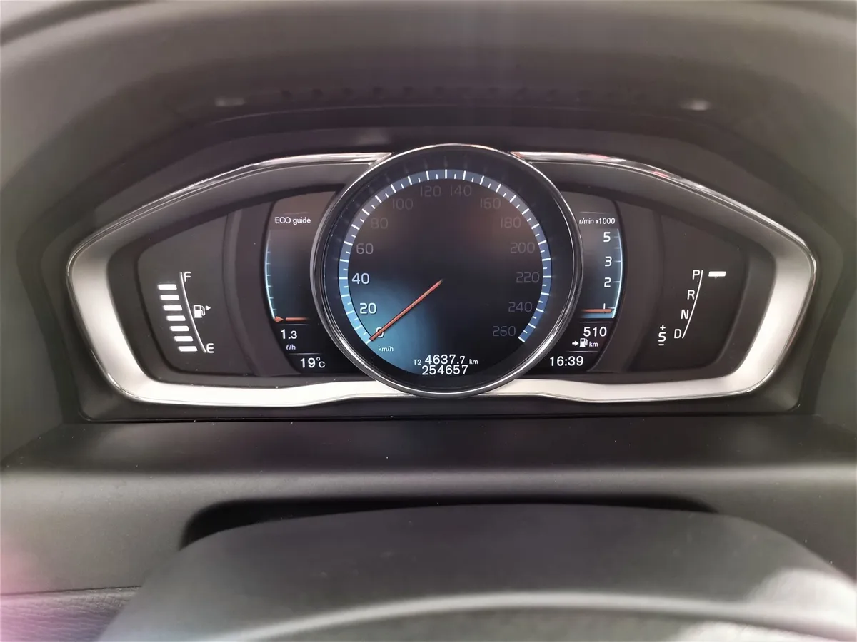 Volvo XC60 2.4 D4 Geartronic AWD (181 л.с.) Голубой в АВИЛОН. Слайд №17