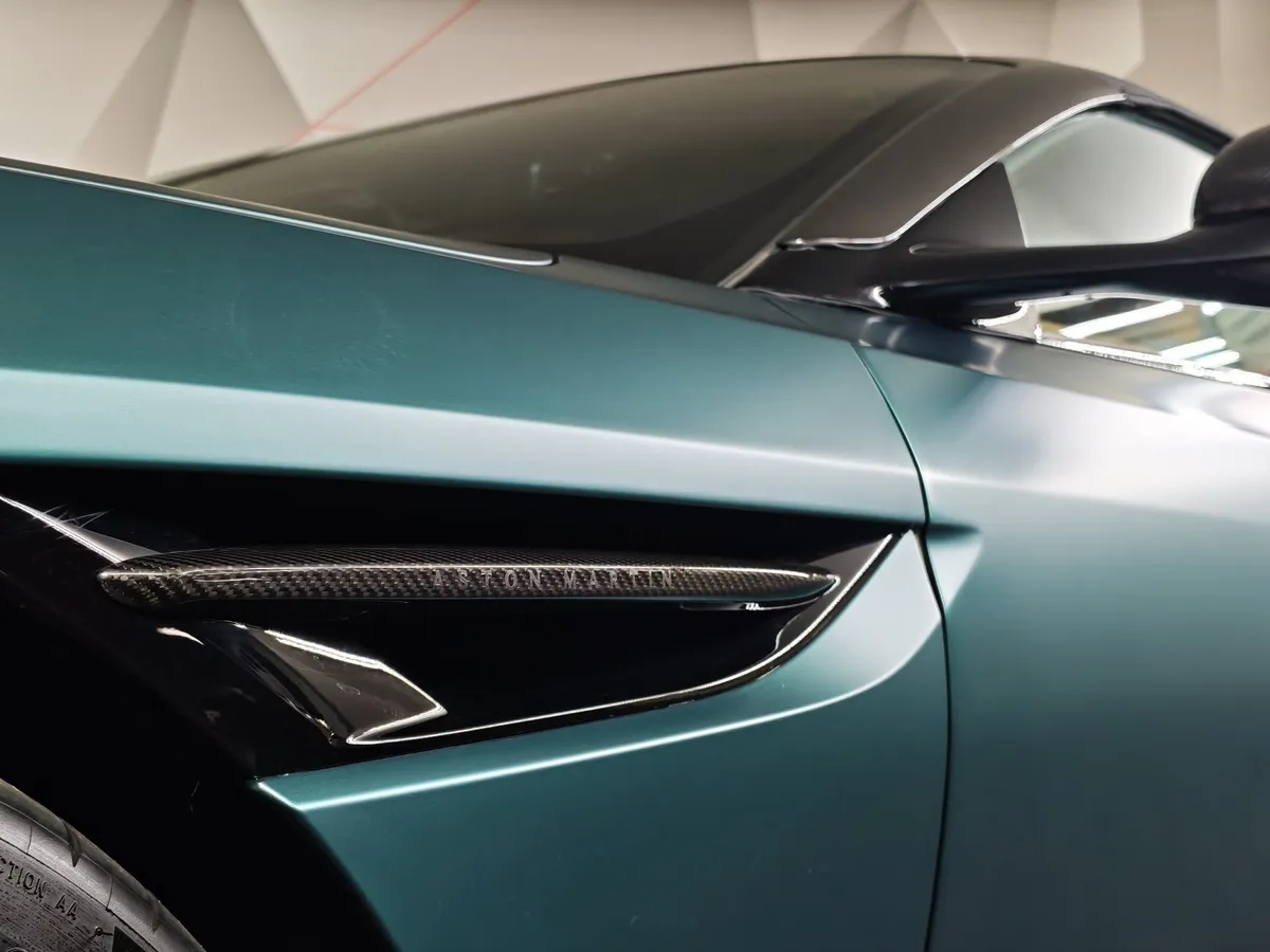 Aston Martin DB12 Volante 5.2 V12 AT (600 л.с.) Зеленый в АВИЛОН. Слайд №22