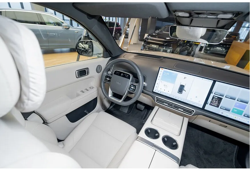 Li Auto L6 1.5 AT 4WD (150 л.с.) Pro Серый в АВИЛОН. Слайд №9