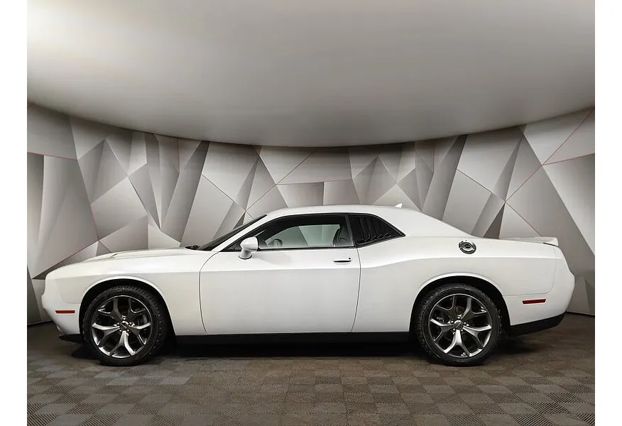 Dodge Challenger 3.6 V6 AT (309 л.с.) Белый в АВИЛОН. Слайд №5
