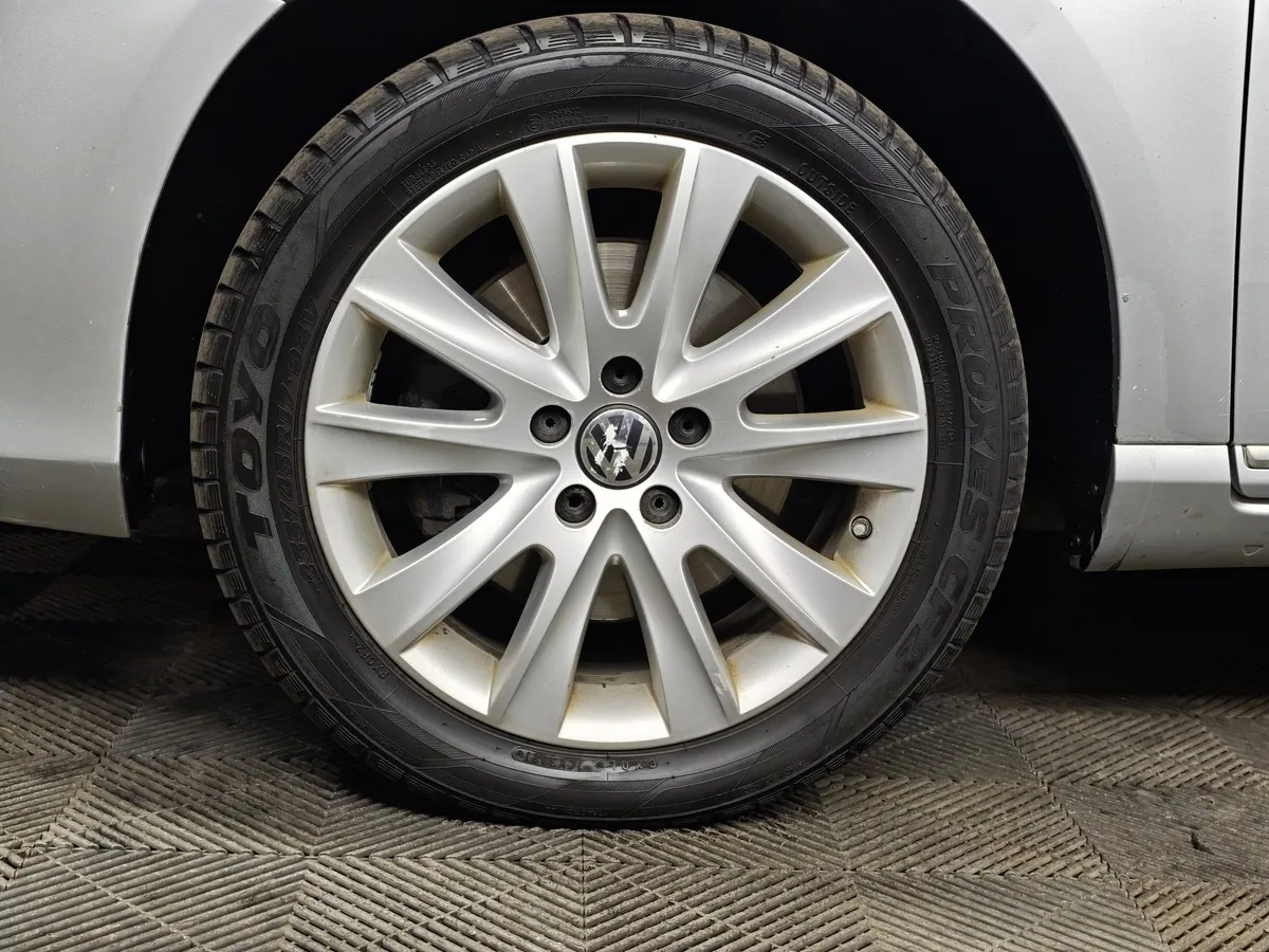 Volkswagen Passat 1.8 TSI DSG (160 л.с.) Серебристый в АВИЛОН. Слайд №9