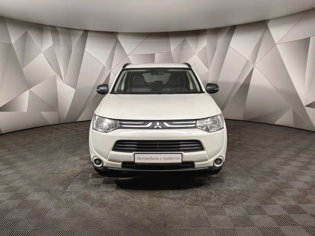 Mitsubishi Outlander 3.0 AT 4WD (230 л.с.) Белый в АВИЛОН. Слайд №7