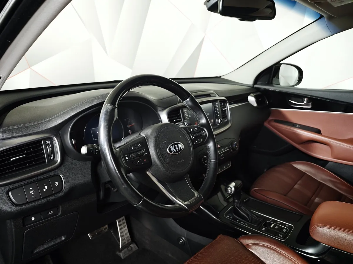 Kia Sorento 3.5 AT AWD (249 л.с.) GT Line Черный в АВИЛОН. Слайд №17