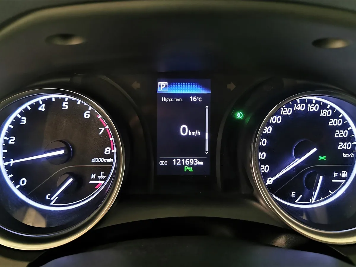 Toyota Camry 2.5 AT (181 л.с.) Черный в АВИЛОН. Слайд №17