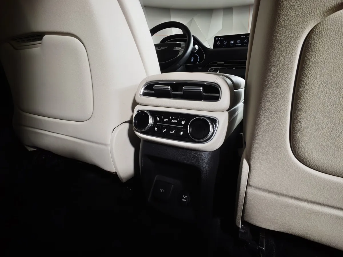 Genesis GV80 2.5 T-GDI 8AT 4WD (249 л.с.) Luxury Черный в АВИЛОН. Слайд №29