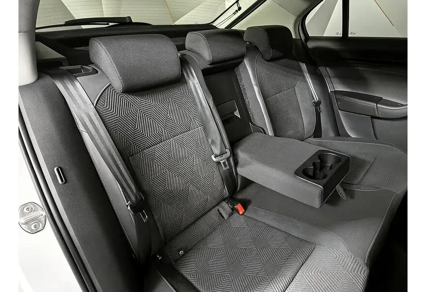 Volkswagen Polo 1.6 MPI AT (110 л.с.) Drive Белый в АВИЛОН. Слайд №17