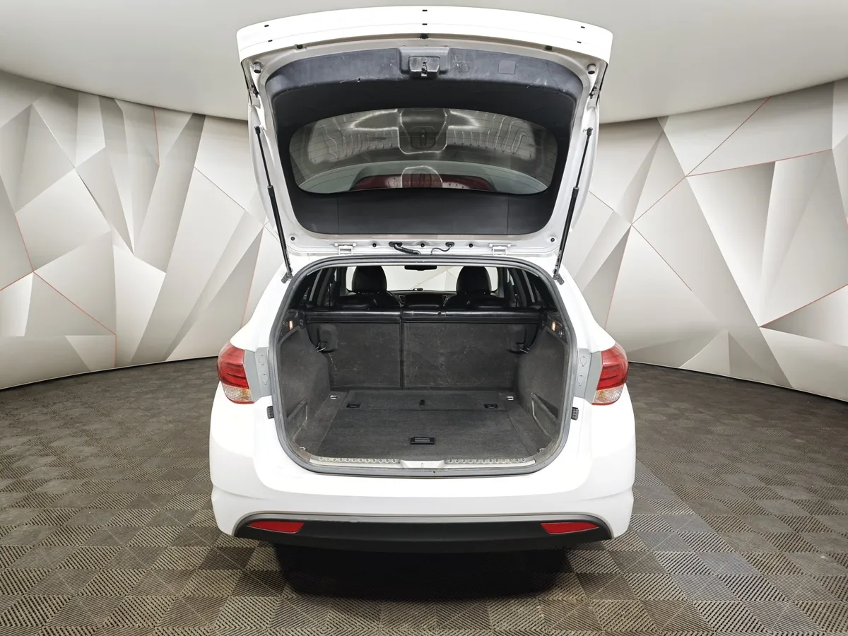 Hyundai i40 2.0 AT (150 л.с.) Premium Белый в АВИЛОН. Слайд №11