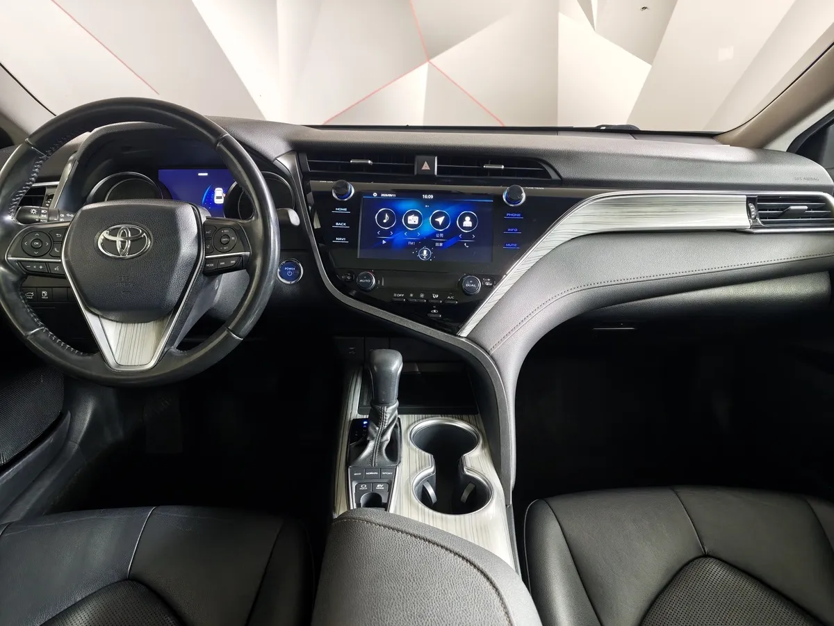 Toyota Camry 2.5 AT (200 л.с.) Черный в АВИЛОН. Слайд №15