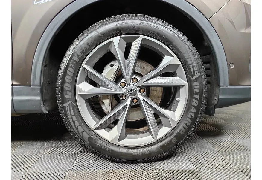 Audi Q7 3.0 TDI Tiptronic quattro (249 л.с.) Коричневый в АВИЛОН. Слайд №9