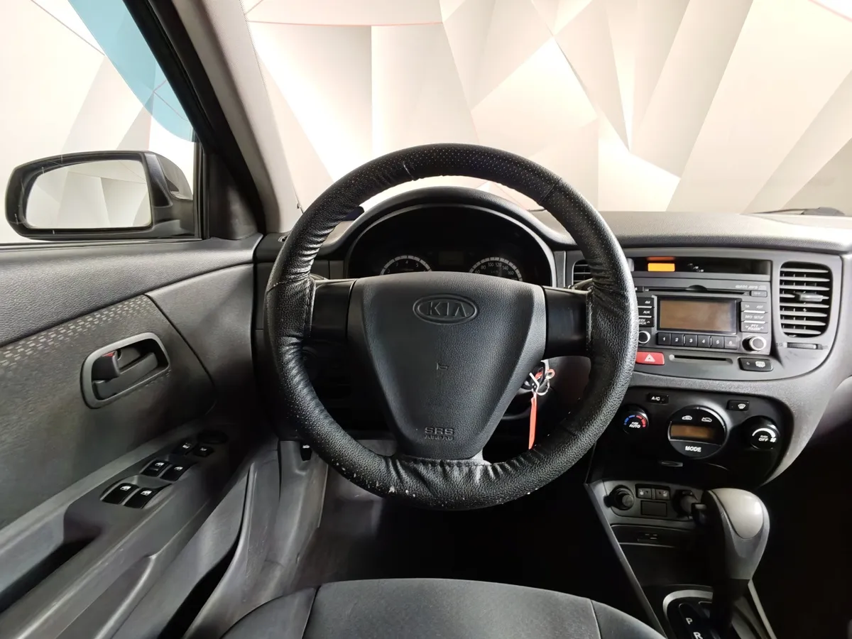 Kia Rio 1.4 AT (97 л.с.) Черный в АВИЛОН. Слайд №18
