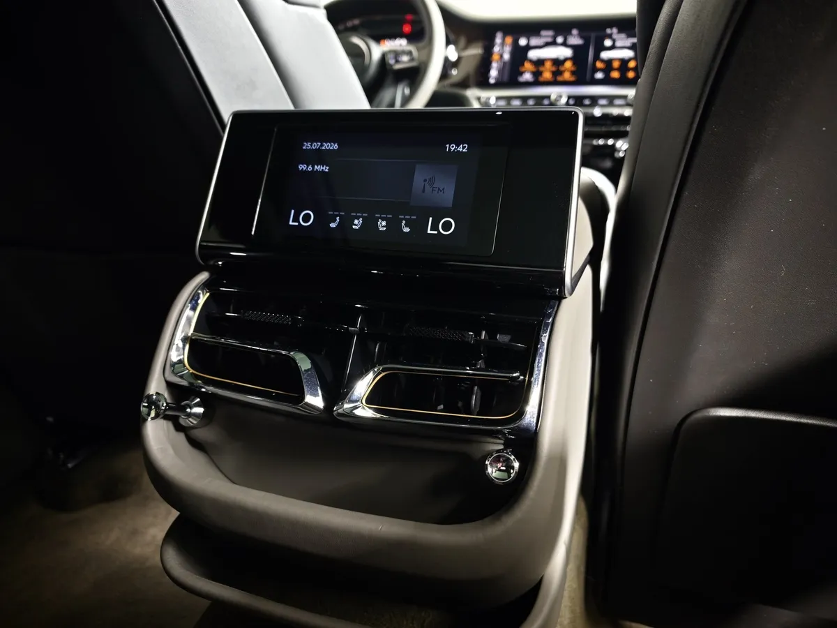 Bentley Flying Spur 6.0 W12 AWD AT (635 л.с.) Черный в АВИЛОН. Слайд №31