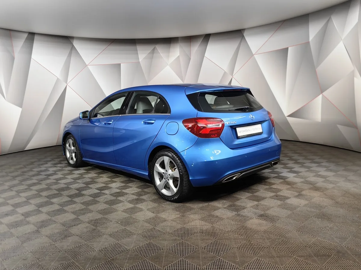 Mercedes-Benz A-Класс 180 7G-DCT (122 л.с.) Голубой в АВИЛОН. Слайд №4