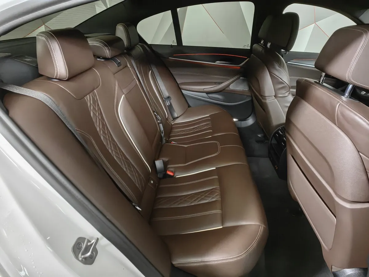 BMW 5 серия 530d xDrive Steptronic (249 л.с.) Base (Локальная сборка) Белый в АВИЛОН. Слайд №14