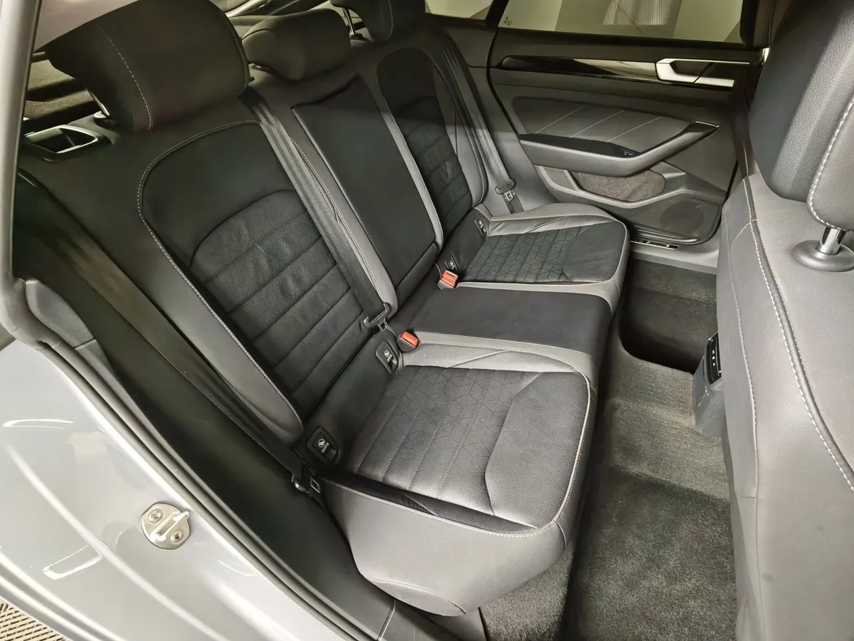 Volkswagen Passat CC 2.0 TSI 7DSG 2WD (220 л.с.) Серый в АВИЛОН. Слайд №17