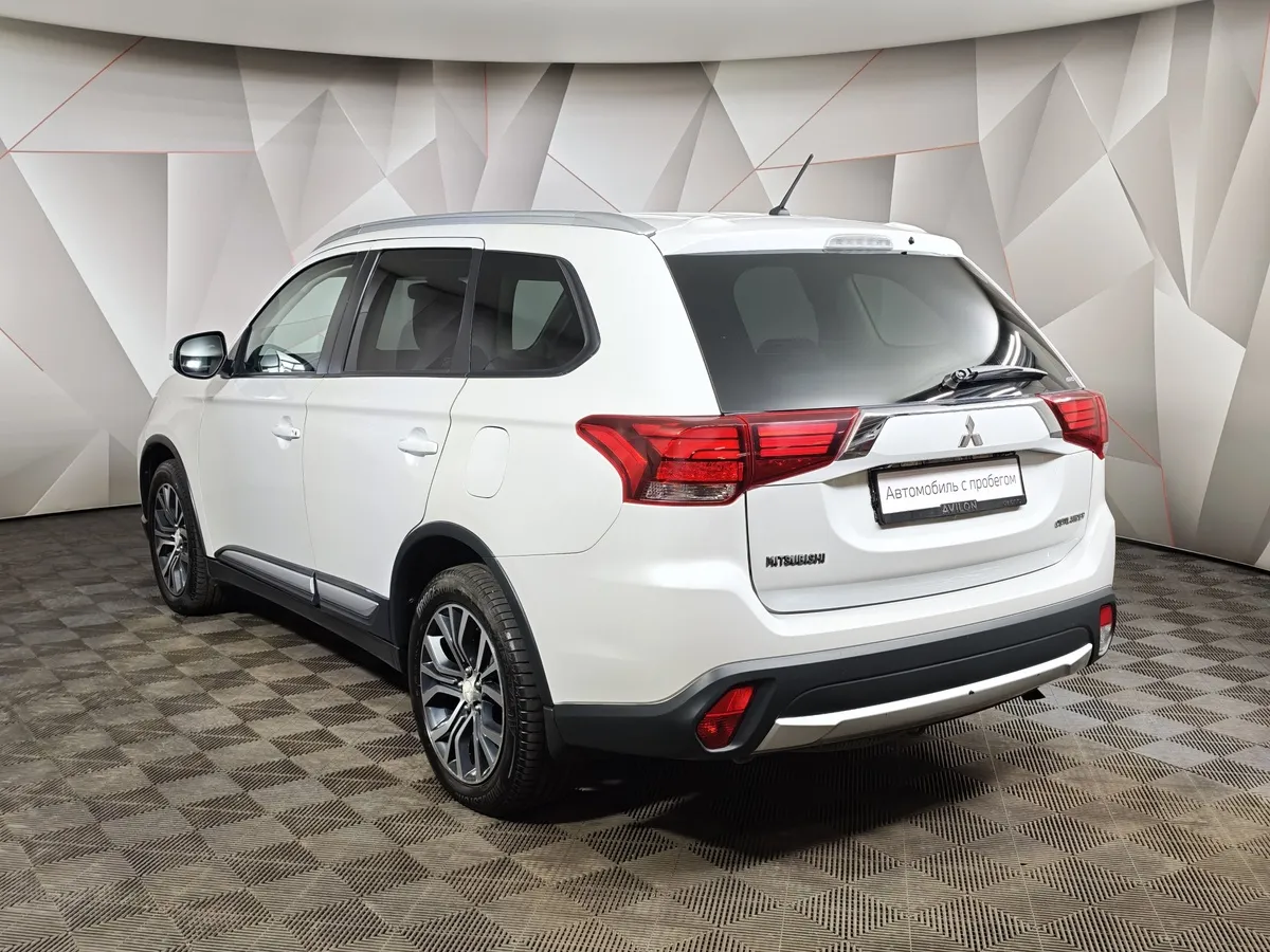 Mitsubishi Outlander 2.0 CVT 4WD (146 л.с.) Instyle E29 Белый в АВИЛОН. Слайд №4