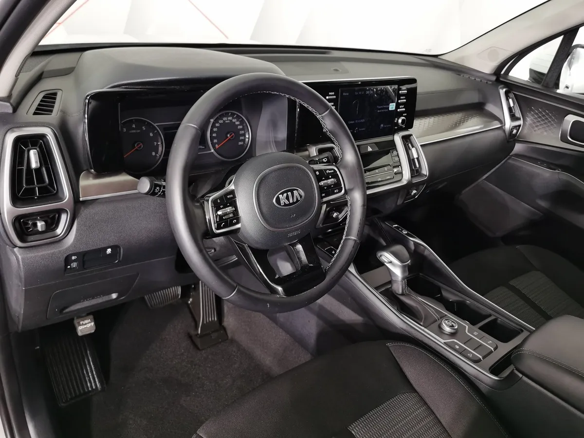 Kia Sorento 2.5 MPI 4WD AT (180 л.с.) Comfort Белый в АВИЛОН. Слайд №17