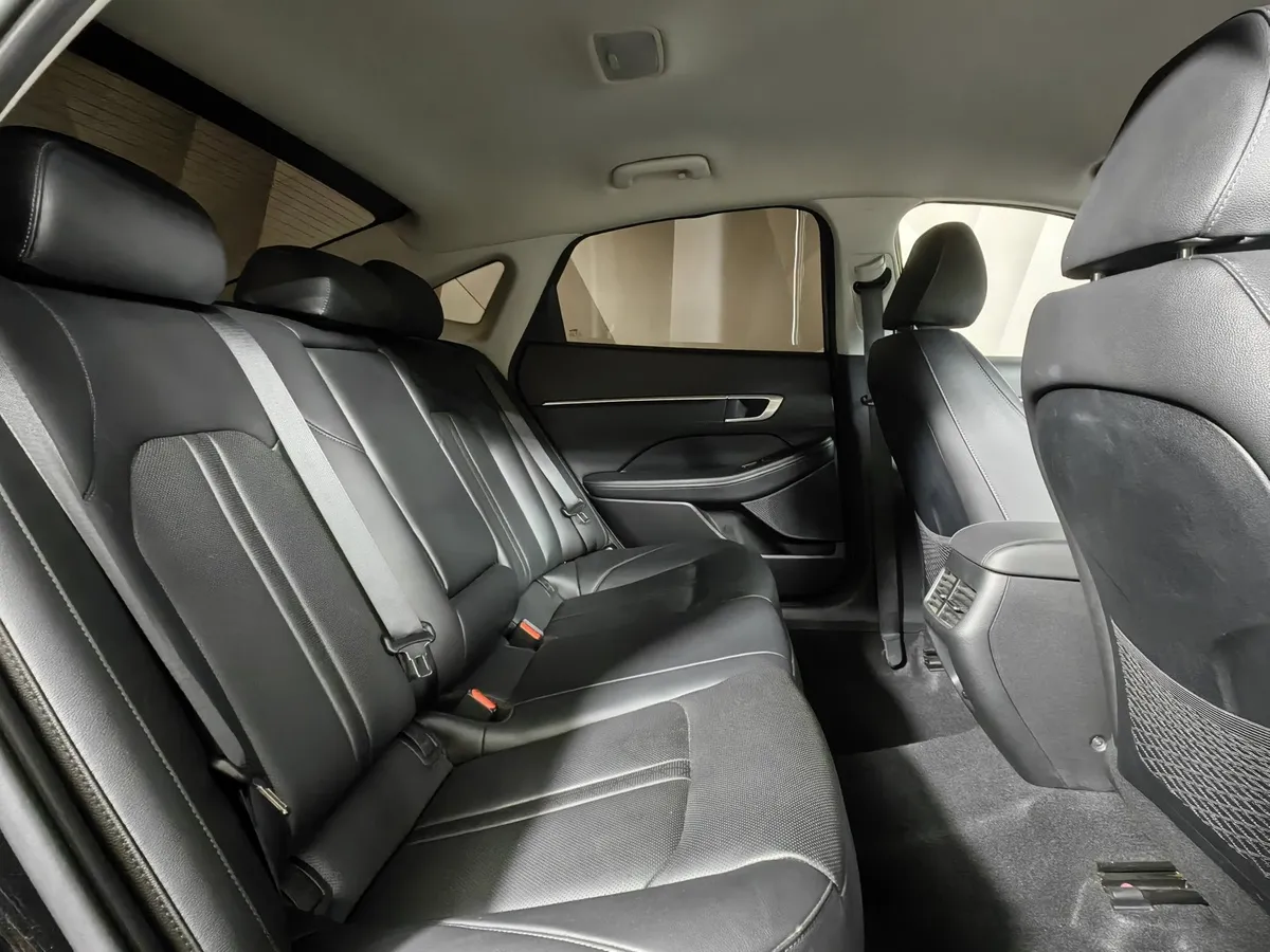 Hyundai Sonata 2.5 MPI (180 л.с.) Online Черный в АВИЛОН. Слайд №16