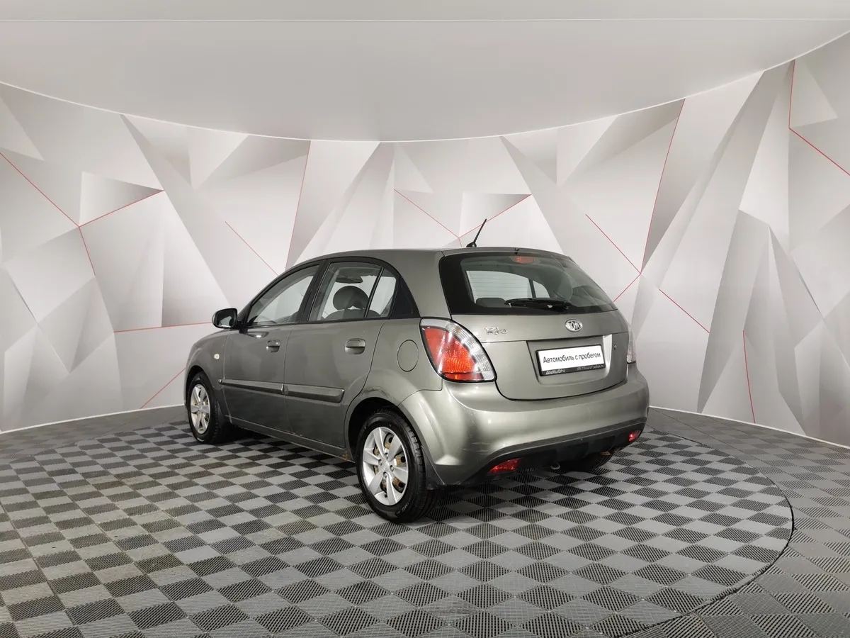 Kia Rio 1.4 AT (97 л.с.) Classic Серебристый в АВИЛОН. Слайд №4