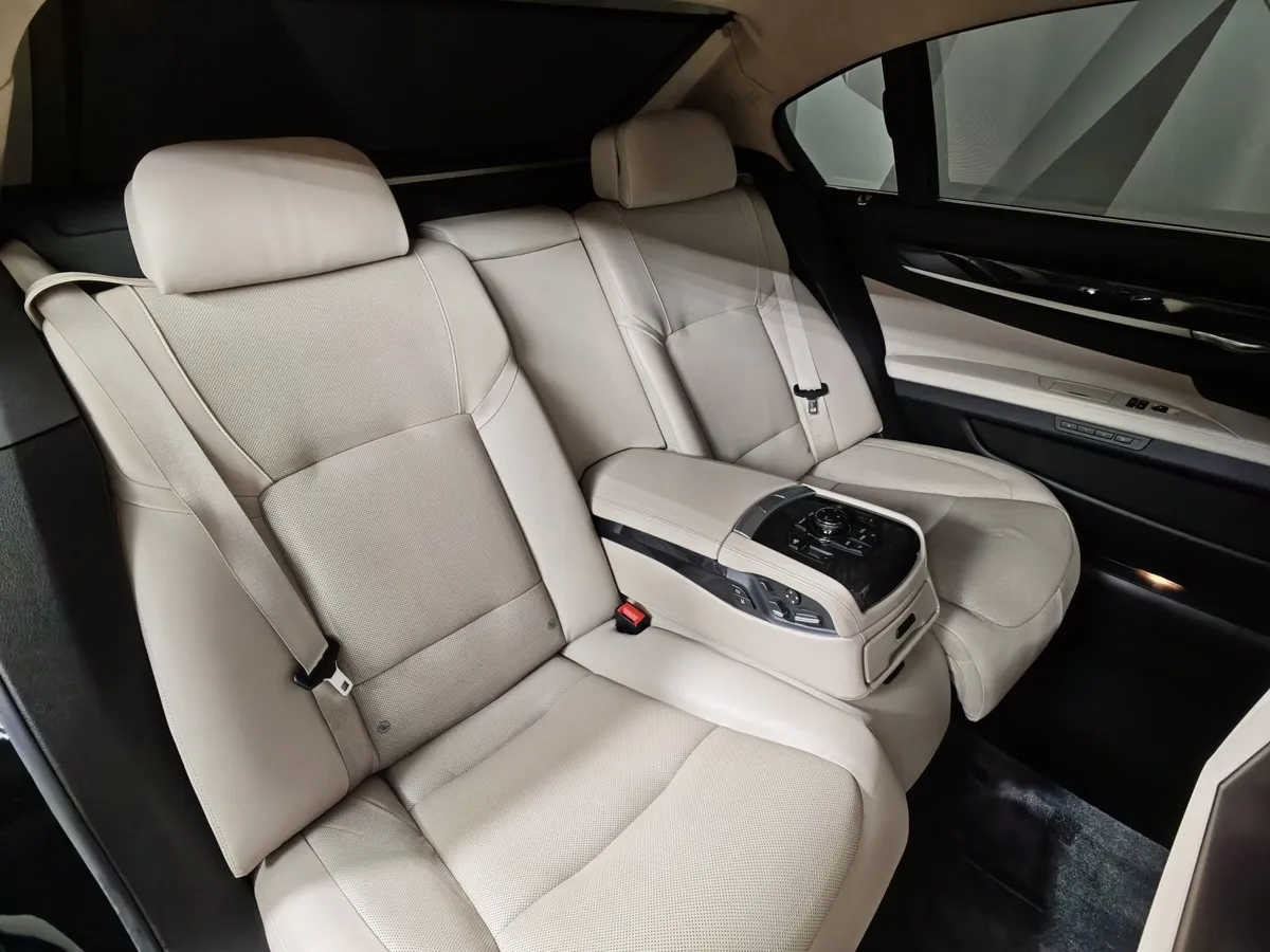 BMW 7 серия 750Li xDrive AT (407 л.с.) Черный в АВИЛОН. Слайд №13