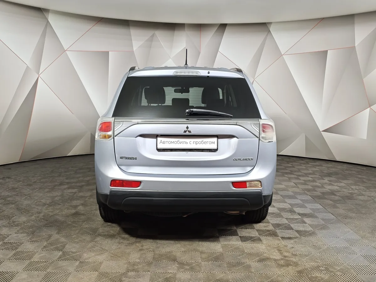 Mitsubishi Outlander 2.4 MIVEC CVT 4WD (167 л.с.) Instyle Серебристый в АВИЛОН. Слайд №8