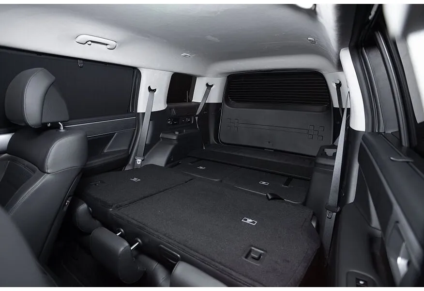 Hyundai Santa Fe 2.0 AT 4WD 7 seats (247 л.с.) Connoisseur Ultra Белый в АВИЛОН. Слайд №12