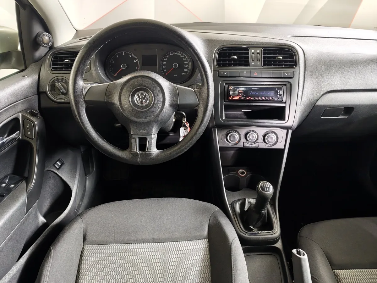 Volkswagen Polo 1.6 Tiptronic (105 л.с.) Comfortline Серебристый в АВИЛОН. Слайд №16