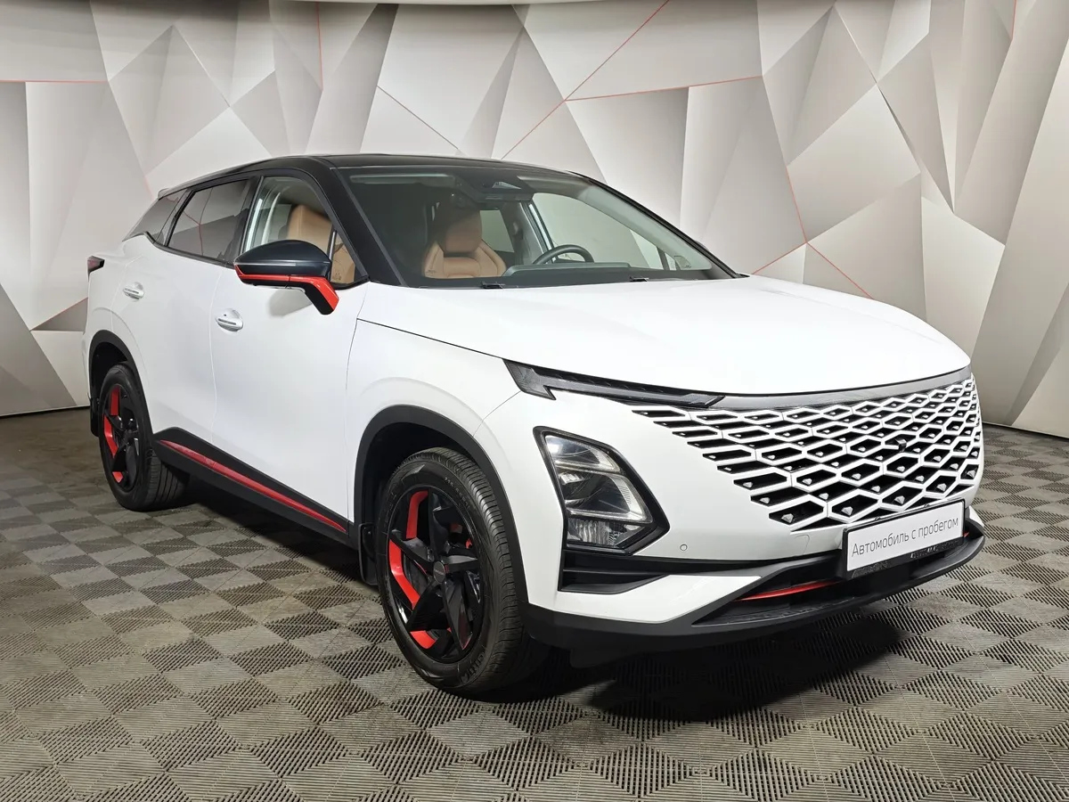 Omoda C5 1.6T DCT 4WD (150 л.с.) Supreme (двухцветный, красные элементы экстерьера) Белый в АВИЛОН. Слайд №3