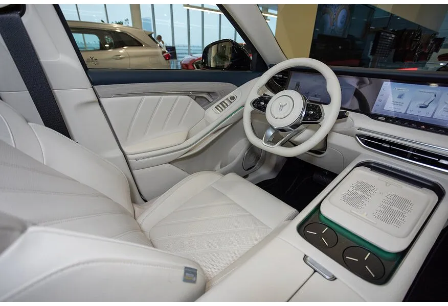 Voyah Free EVR 1.5 AT AWD (510 л.с.) Sport + Черный в АВИЛОН. Слайд №14