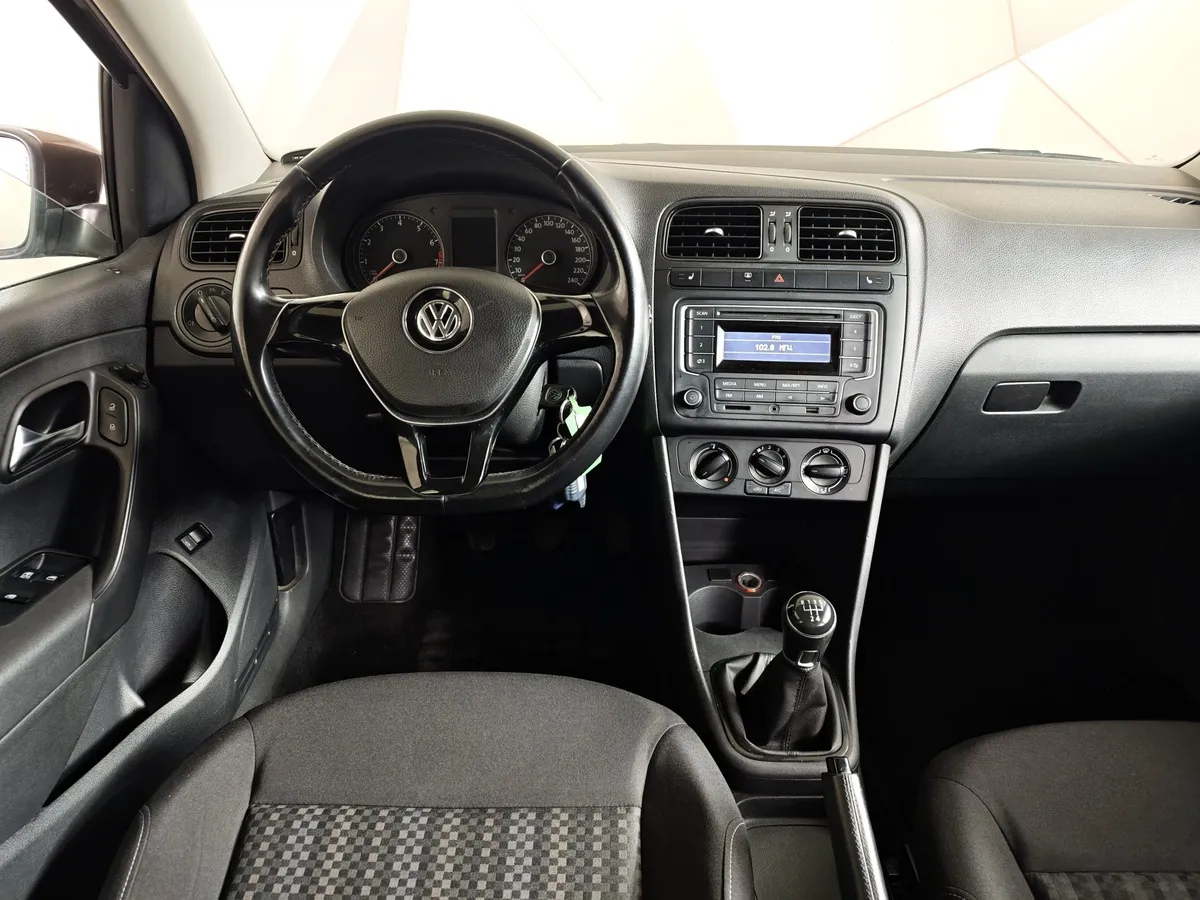 Volkswagen Polo 1.6 MT (105 л.с.) Comfortline Коричневый в АВИЛОН. Слайд №19