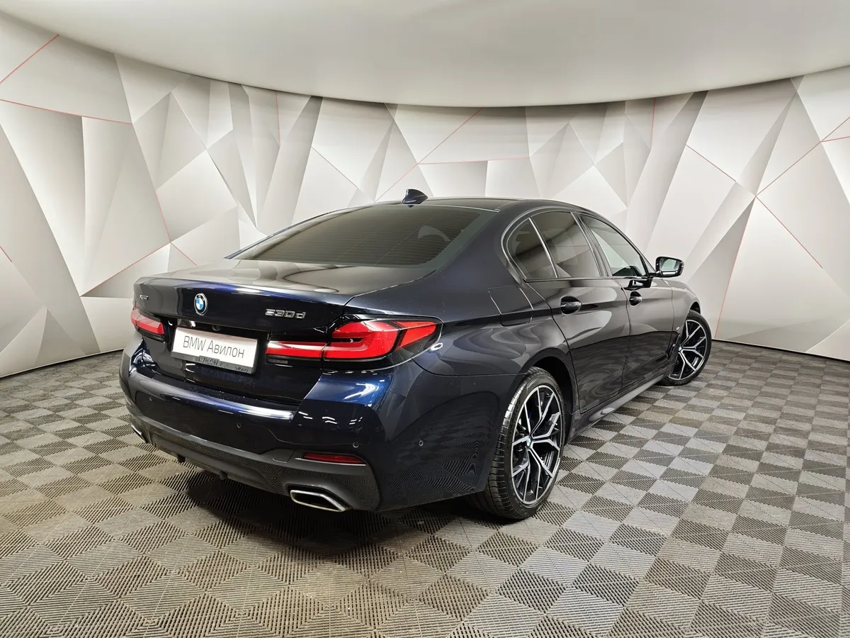 BMW 5 серия 530d xDrive Steptronic (249 л.с.) Base (Локальная сборка) Черный в АВИЛОН. Слайд №2