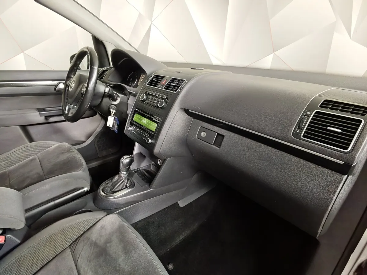 Volkswagen Touran 2.0 TDI DSG (110 л.с.) Highline Серебристый в АВИЛОН. Слайд №11