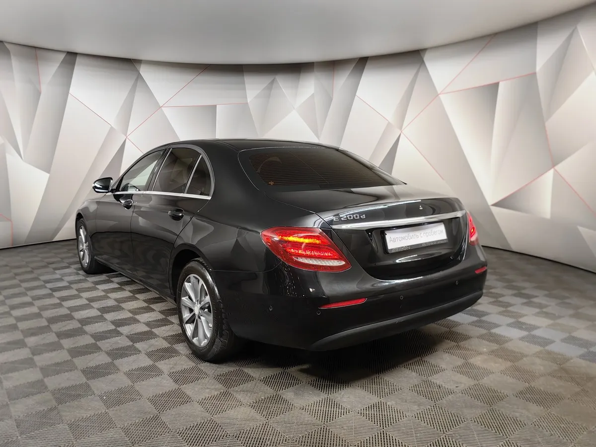 Mercedes-Benz E-Класс E 200 d 9G-TRONIC (150 л.с.) Premium Черный в АВИЛОН. Слайд №4