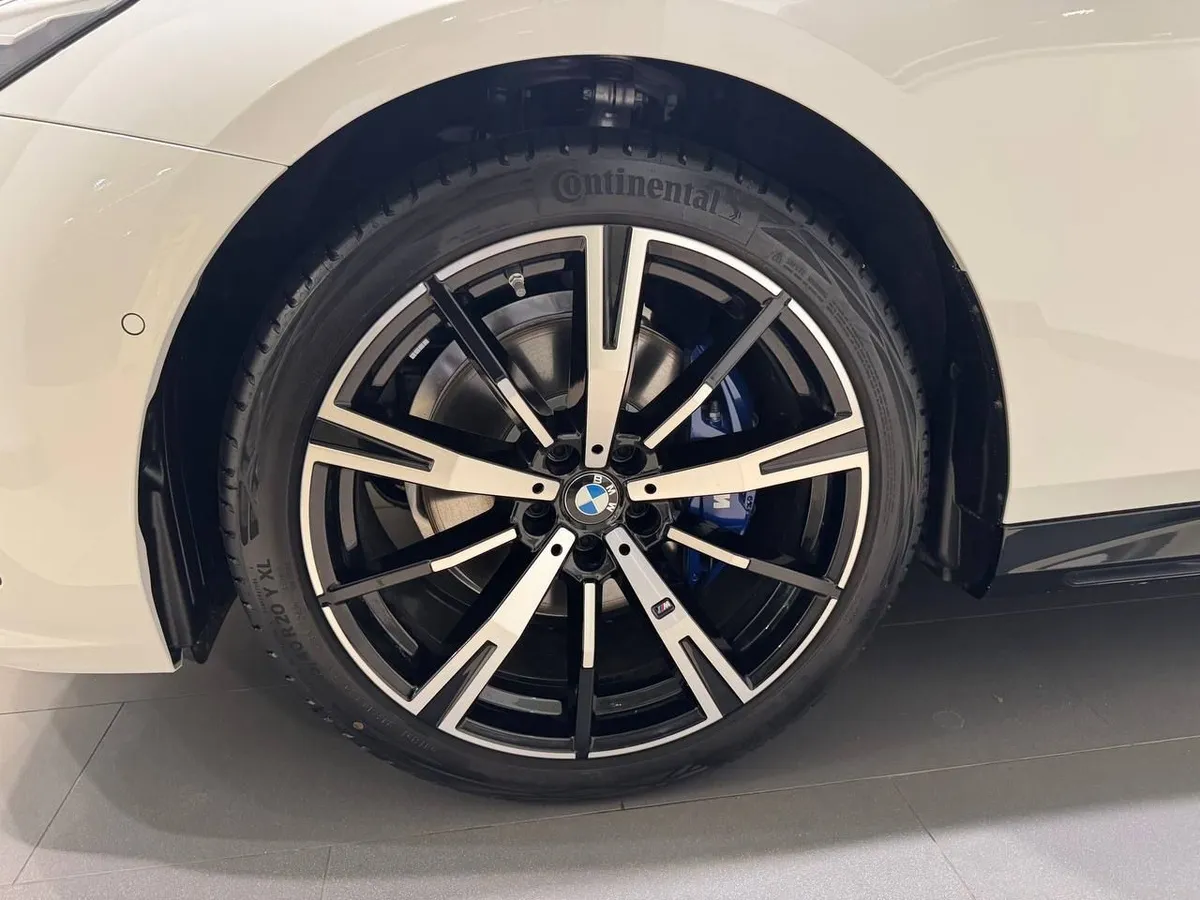 BMW 5 серия 530i xDrive AT (252 л.с.) Белый в АВИЛОН. Слайд №8