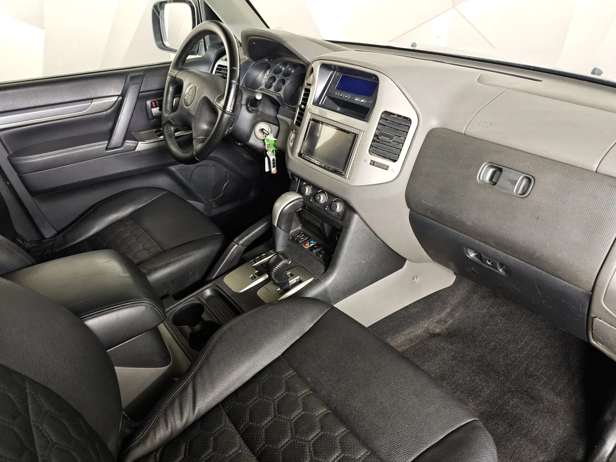 Mitsubishi Pajero 3.2 DI-D AT (163 л.с.) Черный в АВИЛОН. Слайд №9