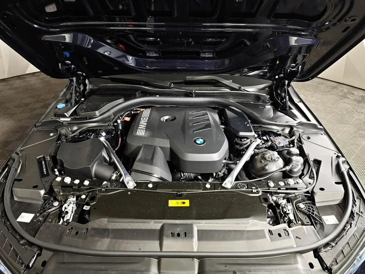 BMW 5 серия 530e AT RWD (299 л.с.) Черный в АВИЛОН. Слайд №10
