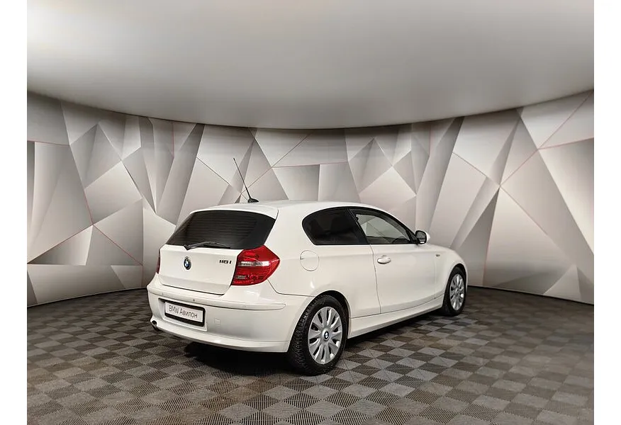BMW 1 серия 116i AT (115 л.с.) Белый в АВИЛОН. Слайд №2