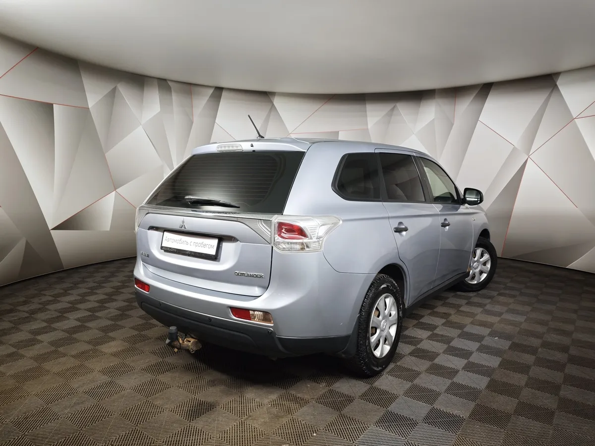 Mitsubishi Outlander 2.0 CVT (146 л.с.) Invite Серебристый в АВИЛОН. Слайд №2