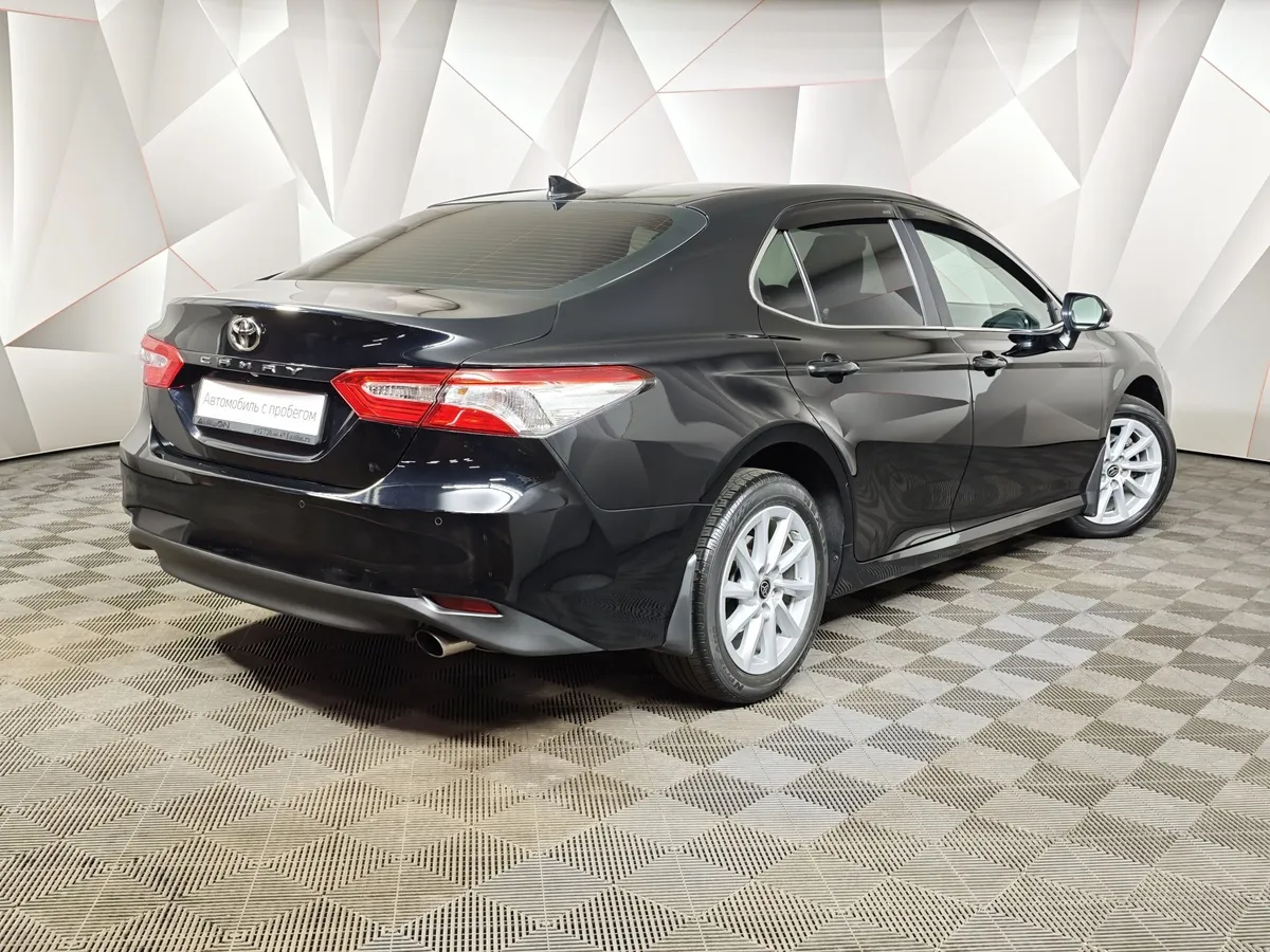 Toyota Camry 2.5 AT (200 л.с.) Черный в АВИЛОН. Слайд №2