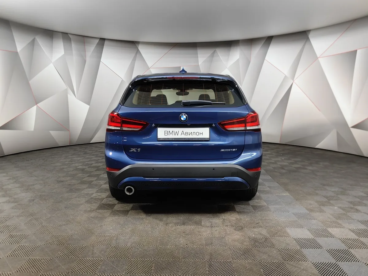 BMW X1 18i sDrive (140 л.с.) Синий в АВИЛОН. Слайд №4