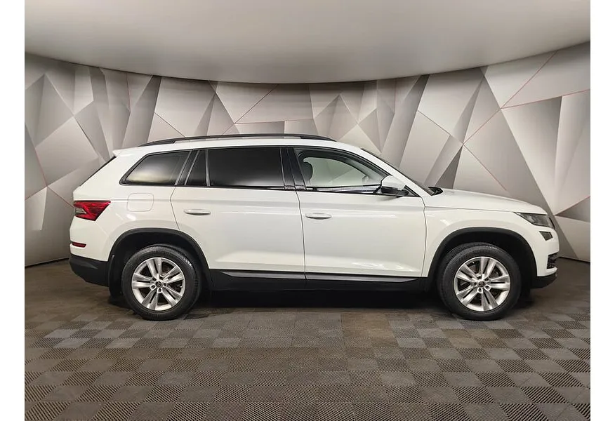 АВИЛОН - Skoda Kodiaq 1.4 TSI DSG 4X4 (150 л.с.) Белый - slide 3