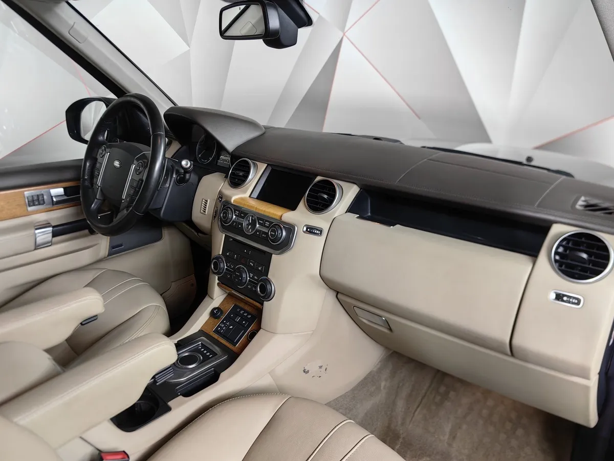 Land Rover Discovery 3.0 SDV6 4WD AT (252 л.с.) HSE Коричневый в АВИЛОН. Слайд №10