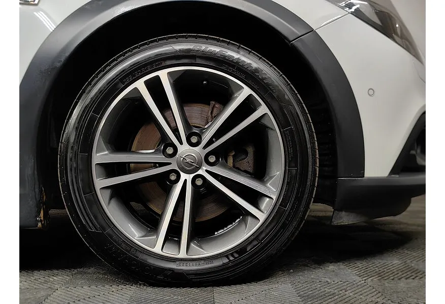 Opel Insignia 2.0 SIDI Turbo AT 4x4 (249 л.с.) Белый в АВИЛОН. Слайд №9