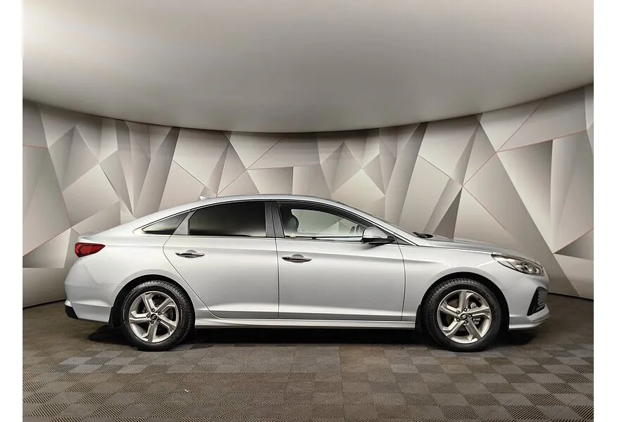 Hyundai Sonata 2.0 AT (150 л.с.) Style Серебристый в АВИЛОН. Слайд №6 Hyundai Sonata 2.0 AT (150 л.с.) Style Серебристый в АВИЛОН. Слайд №6